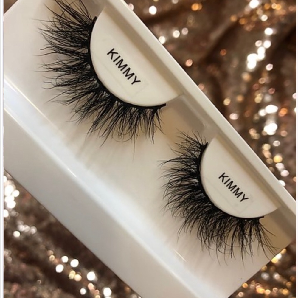 False eyelashes - Picture 2 of 2